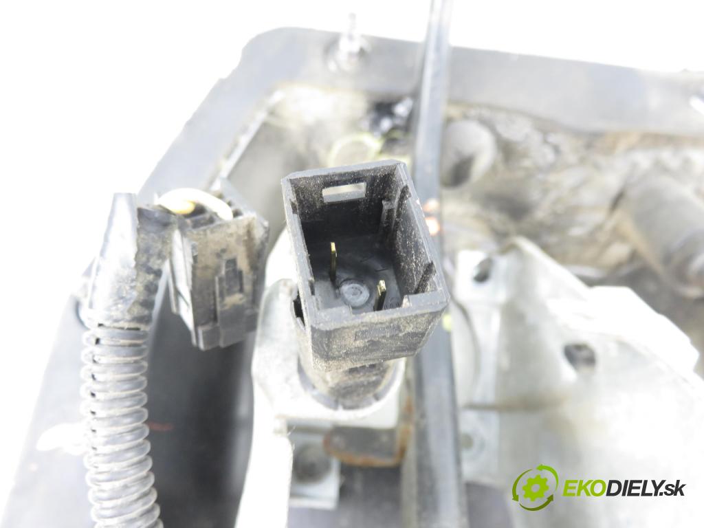 RENAULT TRAFIC II Skrzynia (FL) FURGON 2002 74,00 1.9 dCi - F9Q 760 1870,00 PEDALY brzdy / spojky 8200174530 ; 91168608