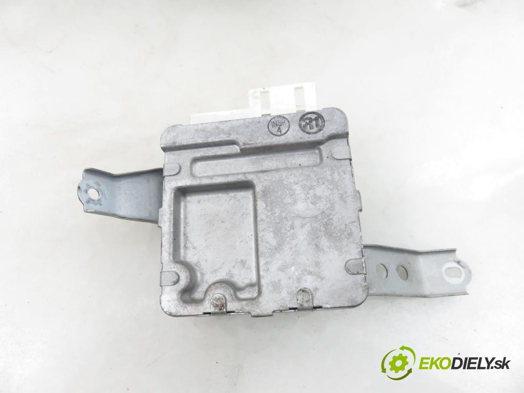 TOYOTA YARIS (_P1_) HB 2004 64,00 1.3 VVTi 87 - 2SZ-FE 1298,00 serv/podporovanie elektrické 6900000472 ; 452000D031 ; 896500D030