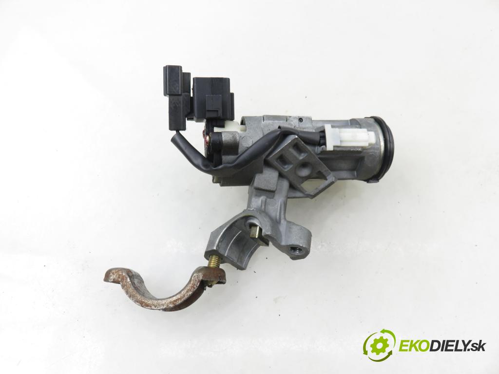 TOYOTA YARIS (_P1_) HB 2004 64,00 1.3 VVTi 87 - 2SZ-FE 1298,00 spínačka 450200D01 ; 897830D010 (Spínací skříňka)