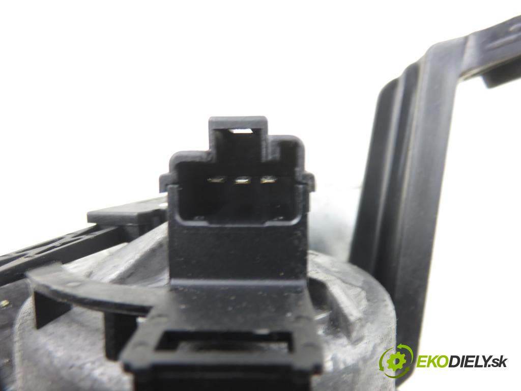 TOYOTA YARIS (_P1_) HB 2004 64,00 1.3 VVTi 87 - 2SZ-FE 1298,00 Motorček stierače zadné 851300D010 ; 53014212