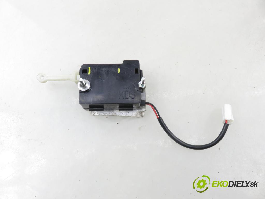 CHEVROLET CAPTIVA (C100, C140) SUV 2007 110,00 2.0 D 4WD 1991,00 zámok dverí kufor EL. 96491181