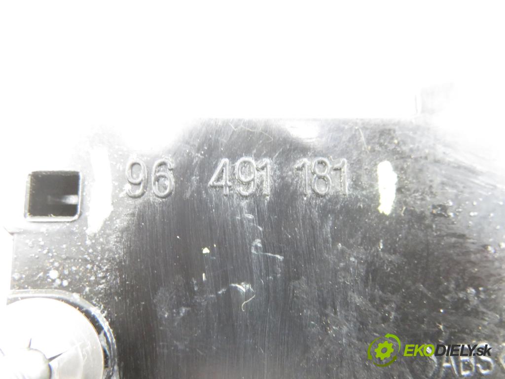 CHEVROLET CAPTIVA (C100, C140) SUV 2007 110,00 2.0 D 4WD 1991,00 zámok dverí kufor EL. 96491181