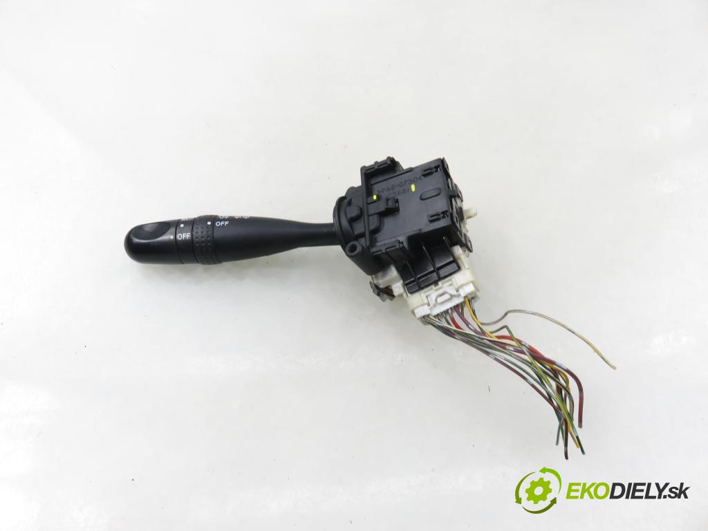 TOYOTA YARIS (_P1_) HB 2004 50,00 1.0 VVT- i 68 - 1SZ-FE 998,00 / ŘAZENÍ / levá strana 173681