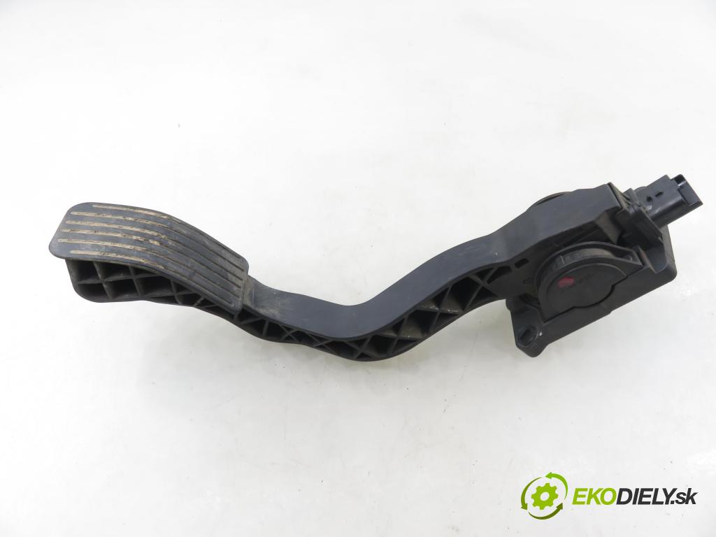 PEUGEOT 307 (3A/C) HB 2003 81,00 1.6 - NFU (TU5JP4) 1587,00 potenciometr plynového pedálu 0280752251 ; 9646702180 ; F00C3E2427 (Potenciometr plynového pedálu)