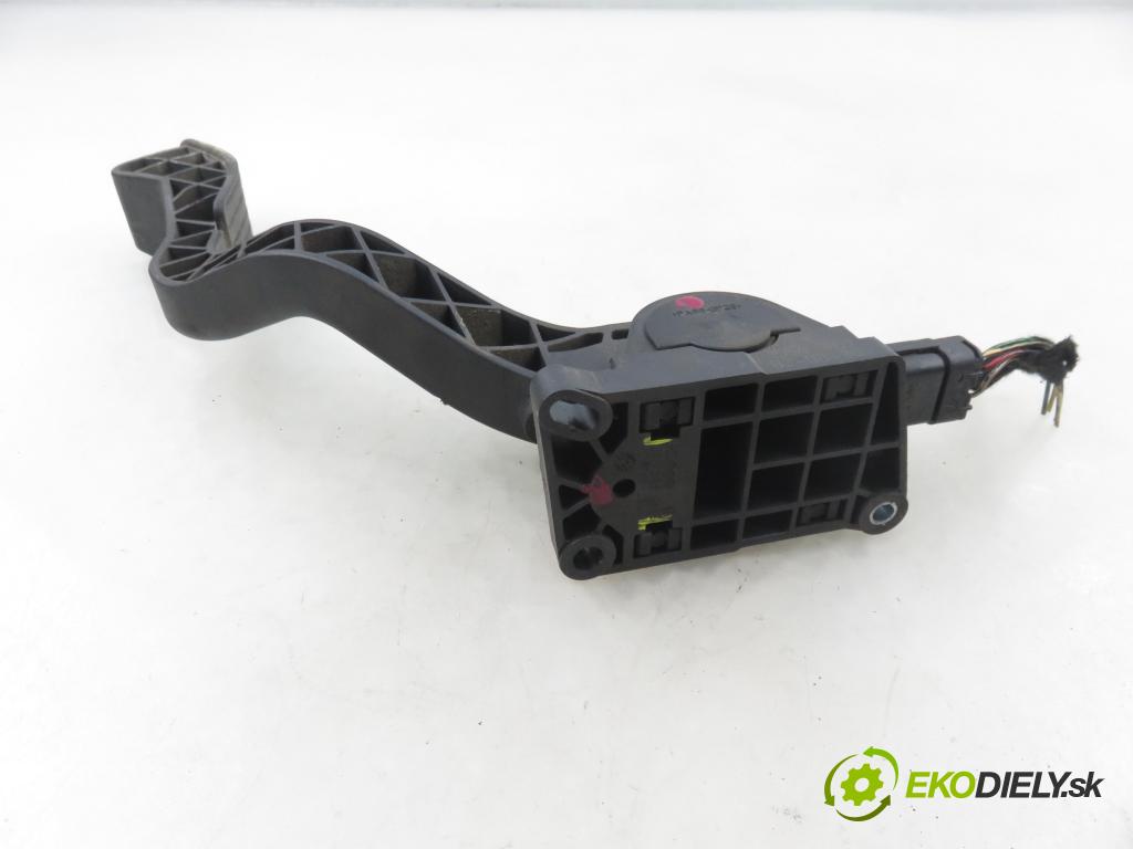 PEUGEOT 307 (3A/C) HB 2003 81,00 1.6 - NFU (TU5JP4) 1587,00 potenciometr plynového pedálu 0280752251 ; 9646702180 ; F00C3E2427 (Potenciometr plynového pedálu)