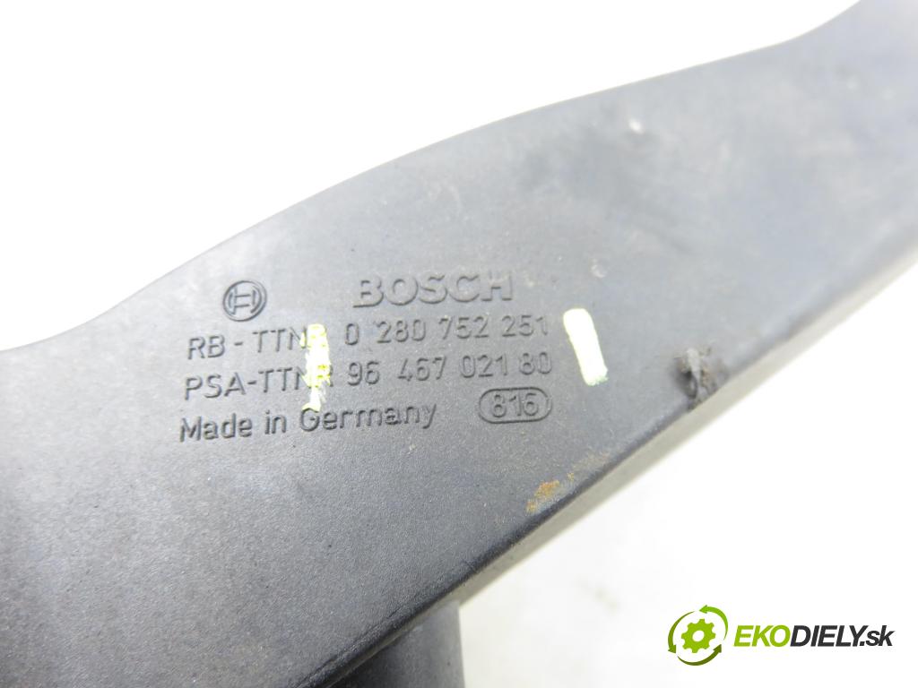 PEUGEOT 307 (3A/C) HB 2003 81,00 1.6 - NFU (TU5JP4) 1587,00 potenciometr plynového pedálu 0280752251 ; 9646702180 ; F00C3E2427 (Potenciometr plynového pedálu)