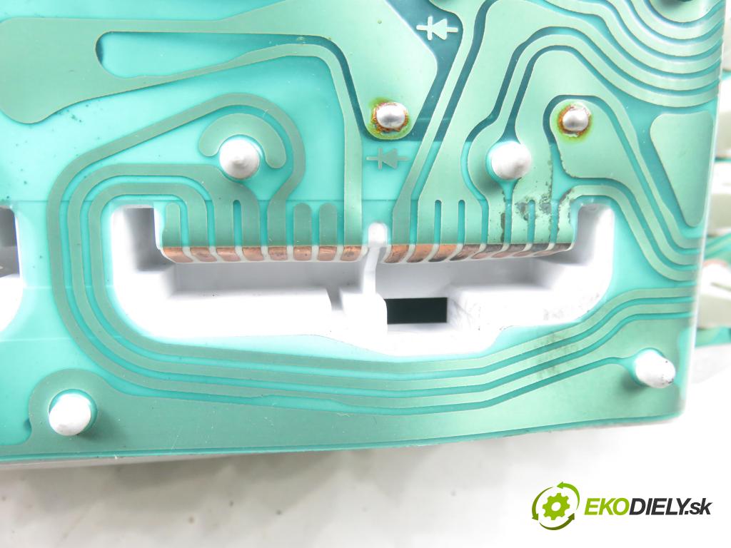 TOYOTA YARIS (_P1_) HB 2002 50,00 1.0 VVT- i 68 - 1SZ-FE 998,00 Prístrojovka elektrický 838000D010