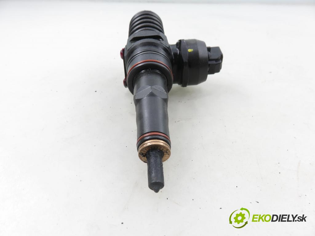 SKODA FABIA I (6Y2) HB 2003 74,00 1.9 TDI PD 100 - ATD 1896,00 Vstrekovač 038130073AJ ; 0414720037 (Vstrekovač paliva)