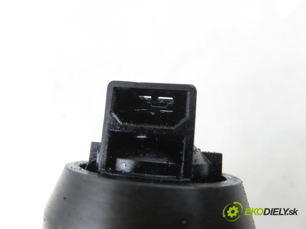 SKODA FABIA I (6Y2) HB 2003 74,00 1.9 TDI PD 100 - ATD 1896,00 Vstrekovač 038130073AJ ; 0414720037 (Vstrekovač paliva)