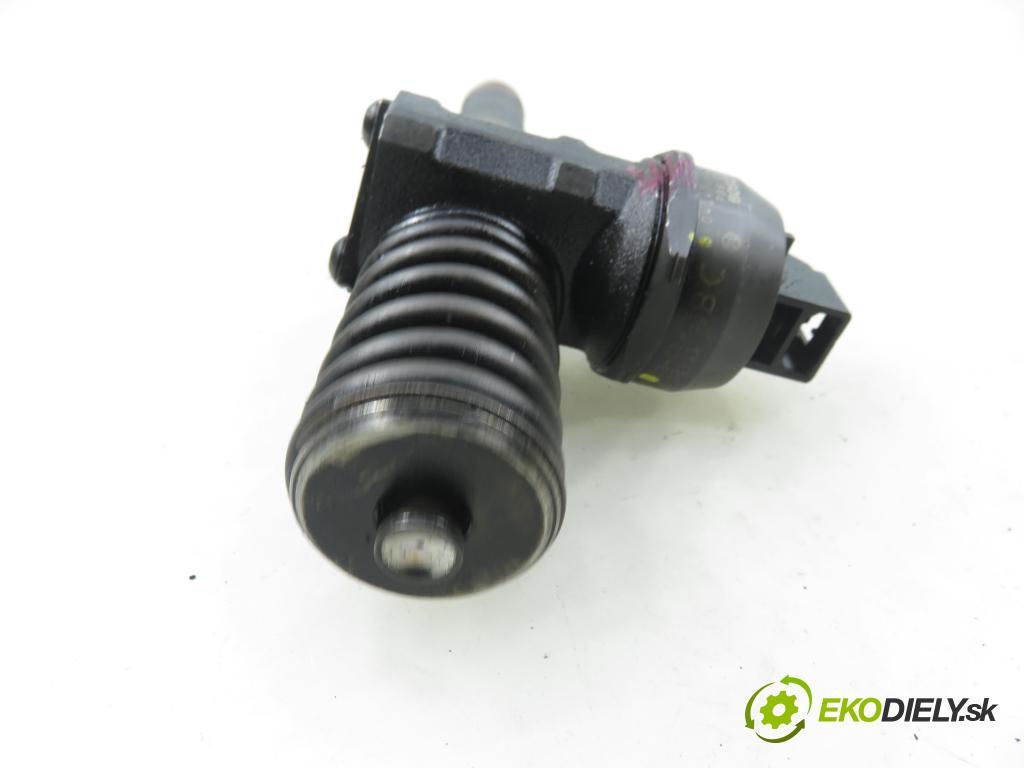 SKODA FABIA I (6Y2) HB 2003 74,00 1.9 TDI PD 100 - ATD 1896,00 Vstrekovač 038130073AJ ; 0414720037 (Vstrekovač paliva)