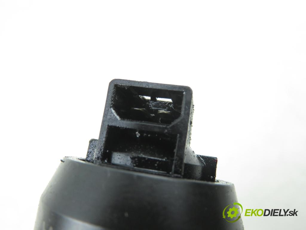 VW TOURAN (1T1, 1T2) MINIVAN 2004 74,00 1.9 TDI PD 100 - AVQ 1896,00 vstříkovač 038130073AG ; 0414720215 (Vstřikovač paliva)