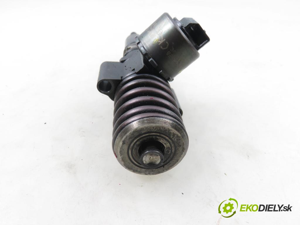 AUDI A3 (8P1) HB 2003 103,00 2.0 TDI PD 16V 140 1968,00 Vstrekovač 03G130073B ; 0414720402 (Vstrekovač paliva)