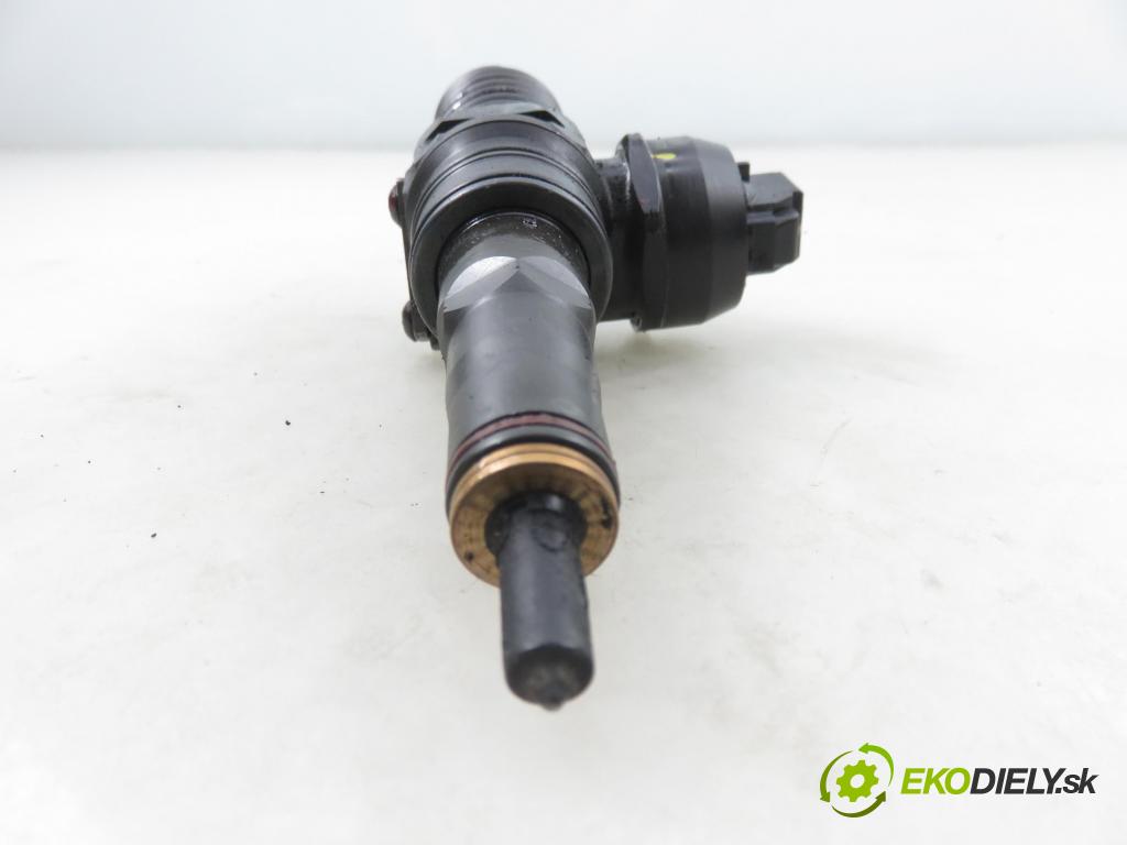 VW TOURAN (1T1, 1T2) MINIVAN 2004 74,00 1.9 TDI PD 100 - AVQ 1896,00 vstříkovač 038130073AG ; 0414720215 (Vstřikovač paliva)