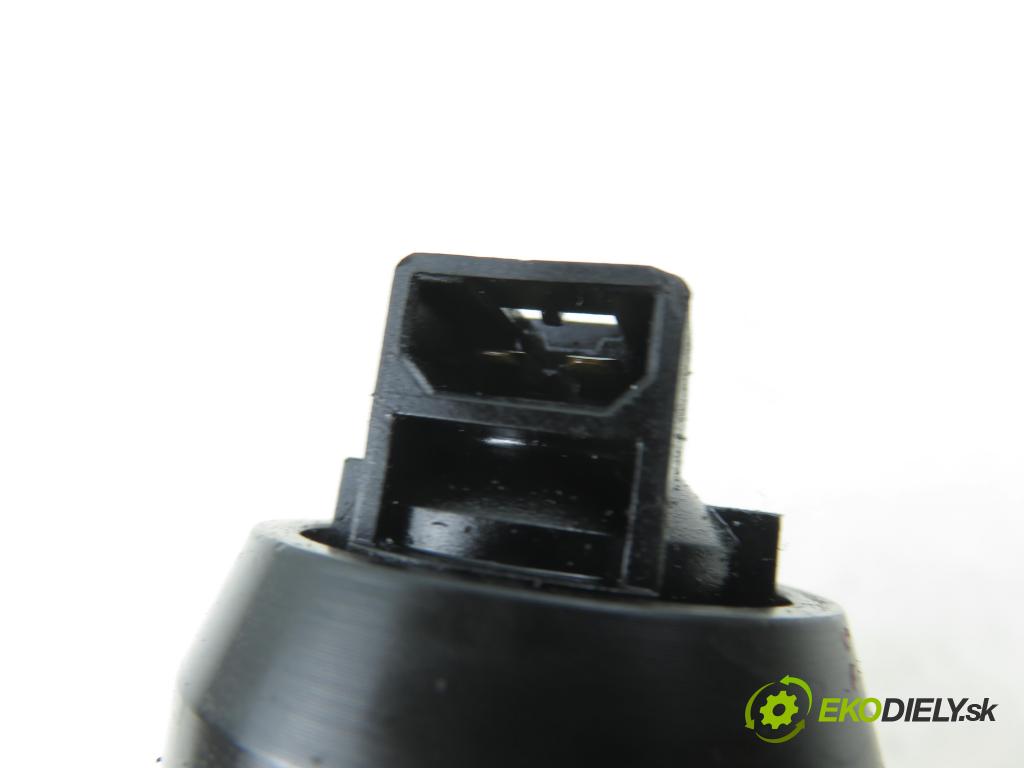 VW TOURAN (1T1, 1T2) MINIVAN 2004 74,00 1.9 TDI PD 100 - AVQ 1896,00 vstříkovač 038130073AG ; 0414720215 (Vstřikovač paliva)