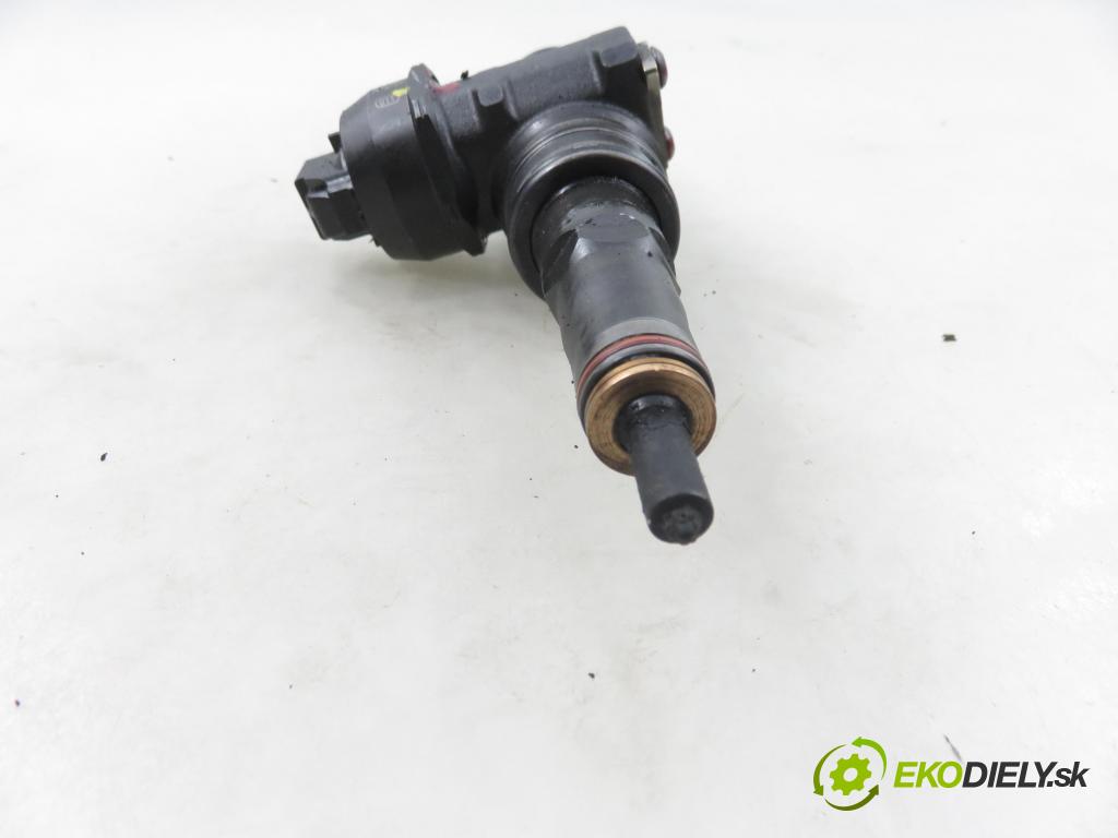 VW TOURAN (1T1, 1T2) MINIVAN 2004 74,00 1.9 TDI PD 100 - AVQ 1896,00 Vstrekovač 038130073AG ; 0414720215 (Vstrekovač paliva)