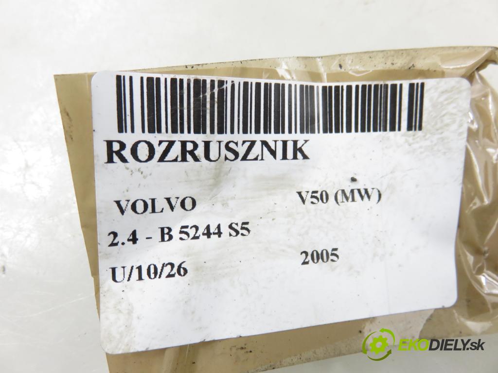 VOLVO V50 (MW) KOMBI 2005 103,00 2.4 - B 5244 S5 2435,00 Štartér  (Štartér)