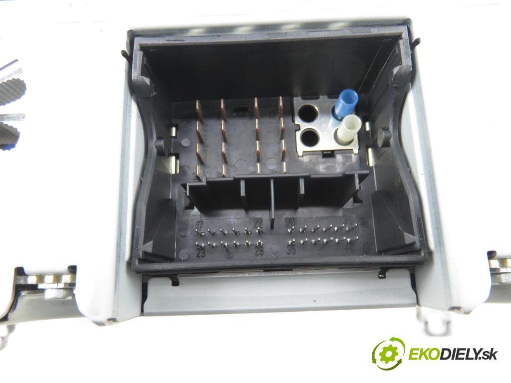 MERCEDES-BENZ KLASA C T-Model (S203) KOMBI 2005 90,00 C 200 CDI (203.207) 122 - OM 646.962 2148,00 RADIO CD 2038703489 ; 2038270062