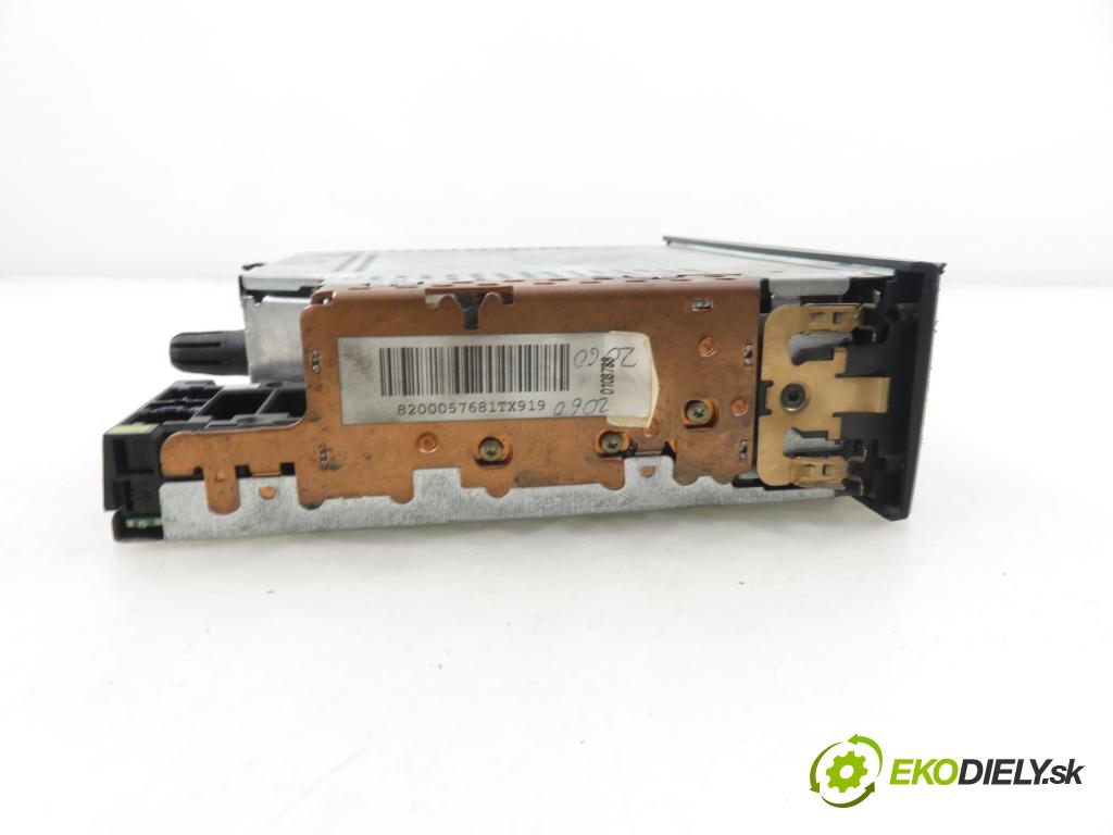 RENAULT MASTER II Skrzynia (FD) FURGON 2004 84,00 2.5 dCi 120 - G9U 724 2464,00 RADIO 8200057681B