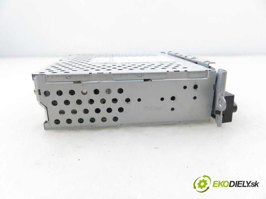 TOYOTA YARIS (_P1_) HB 2001 50,00 1.0 VVT- i 68 - 1SZ-FE 998,00 RADIO 8612052021