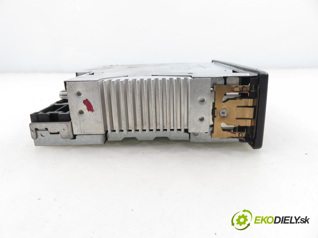 RENAULT ESPACE IV (JK0/1_) MINIVAN 2005 85,00 1.9 dCi 116 - F9Q 820 1870,00 RADIO CD 8200367499