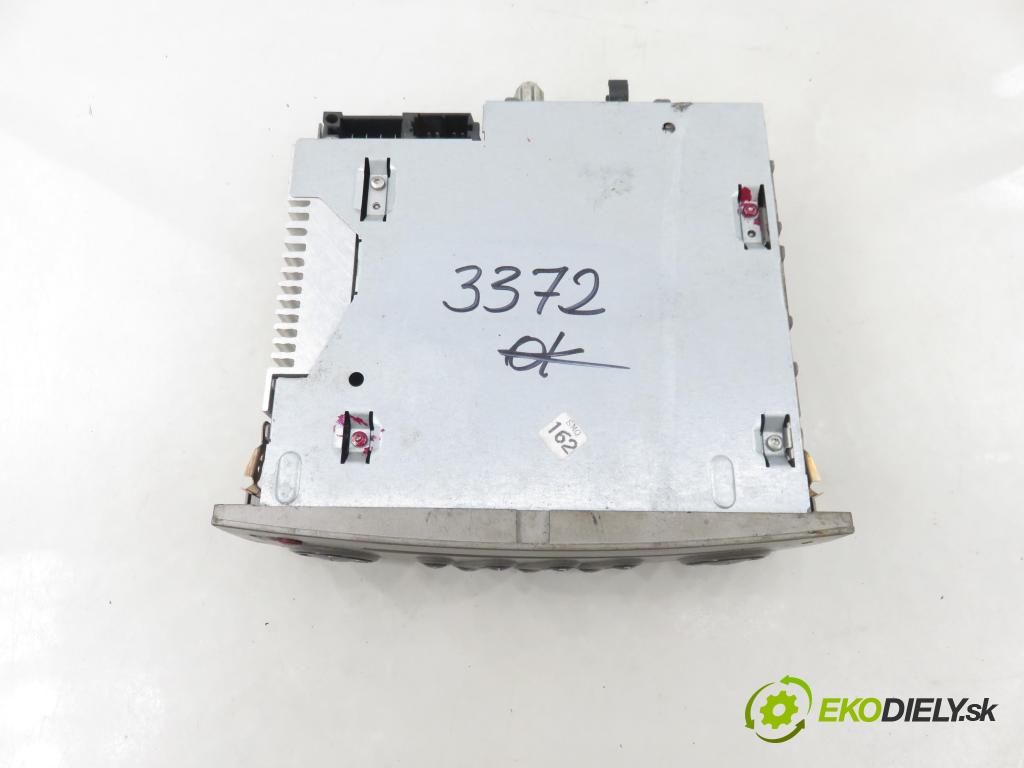 RENAULT GRAND SCENIC II (JM0/1_) MINIVAN 2006 0,00 1.9 dCi (JM15) - F9Q E 804 1870,00 RADIO CD 8200550823