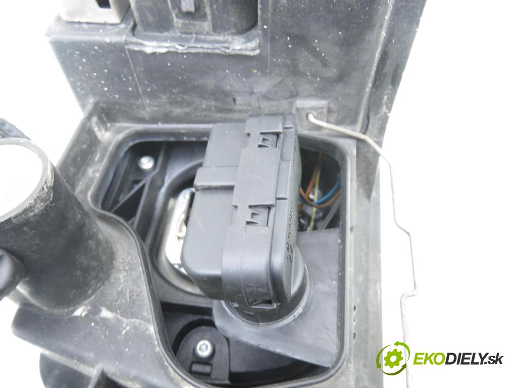 AUDI A4 (8E2, B6) SEDAN 2004 96,00 1.9 TDI PD 130 1896,00 světlo PP 8E0941004F