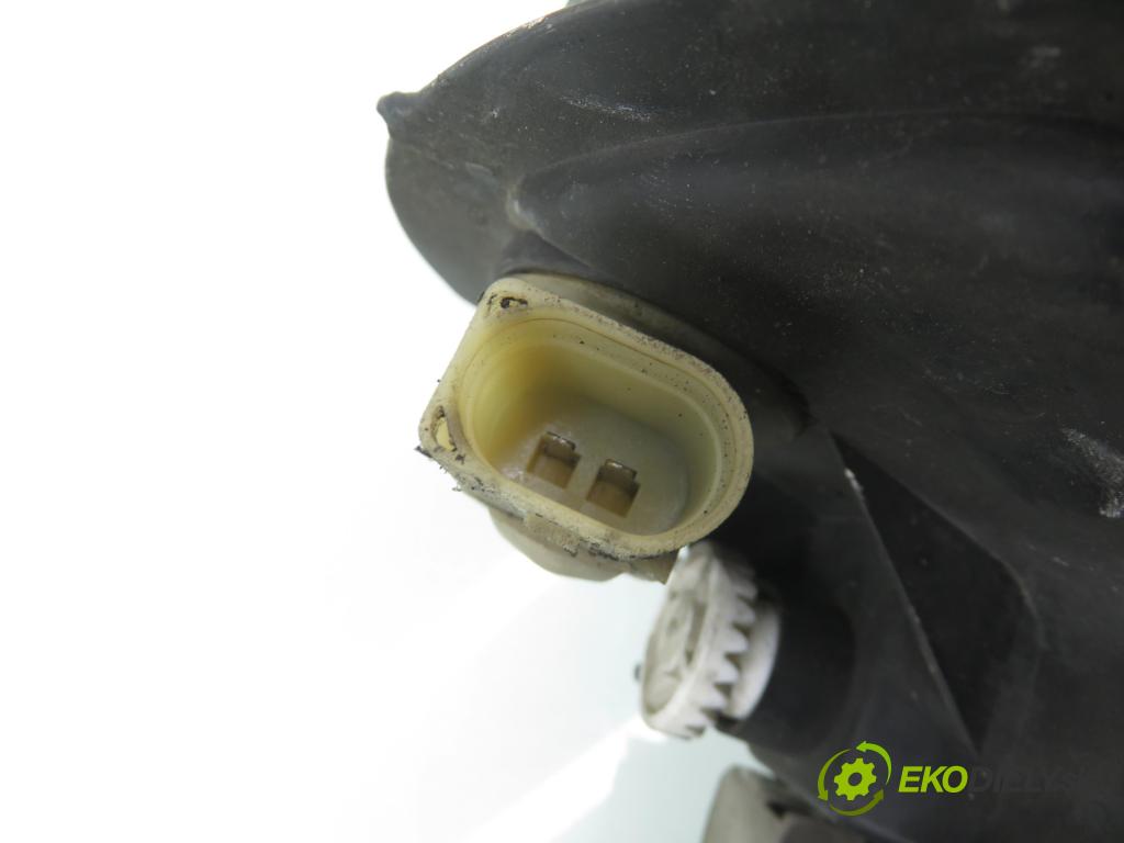 SEAT TOLEDO II (1M2) SEDAN 2003 81,00 1.9 TDI - ASV 1896,00 Svetlo PP