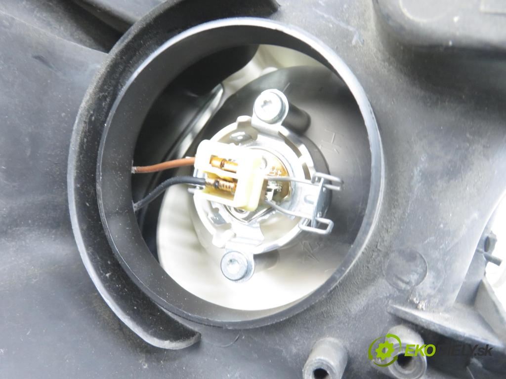 FORD S-MAX (WA6) MINIVAN 2006 103,00 2.0 TDCi - QXWA 1997,00 Svetlo LP 6M2113W030AF