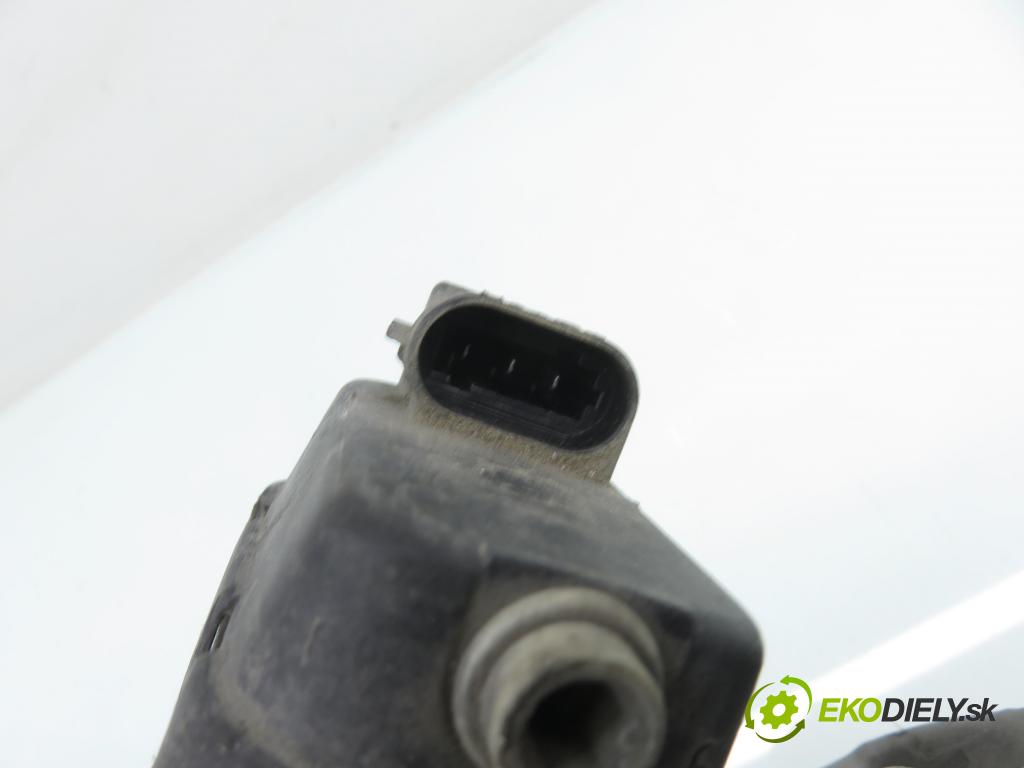 RENAULT TRAFIC II Skrzynia (FL) FURGON 2002 74,00 1.9 dCi - F9Q 760 1870,00 Svetlo LP 7700311371 ; 91165719