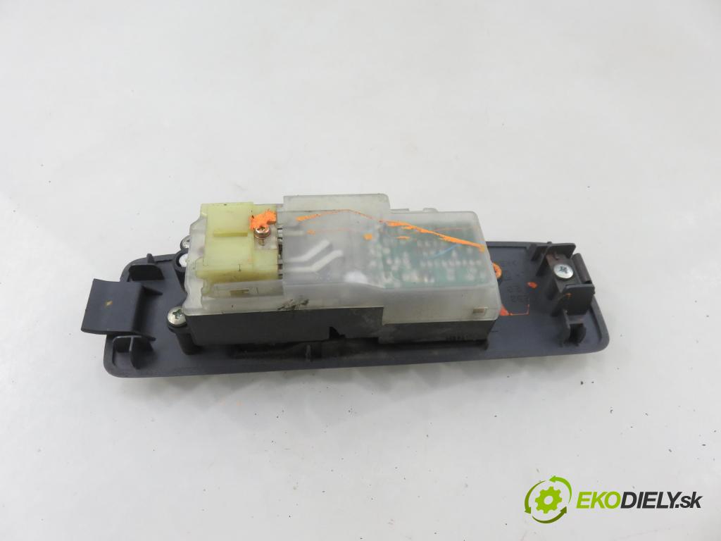 TOYOTA RAV 4 I (_A1_) SUV 1994 95,00 2.0 4WD - 3S-FE 1998,00 Panel ovládania okien 7423242010