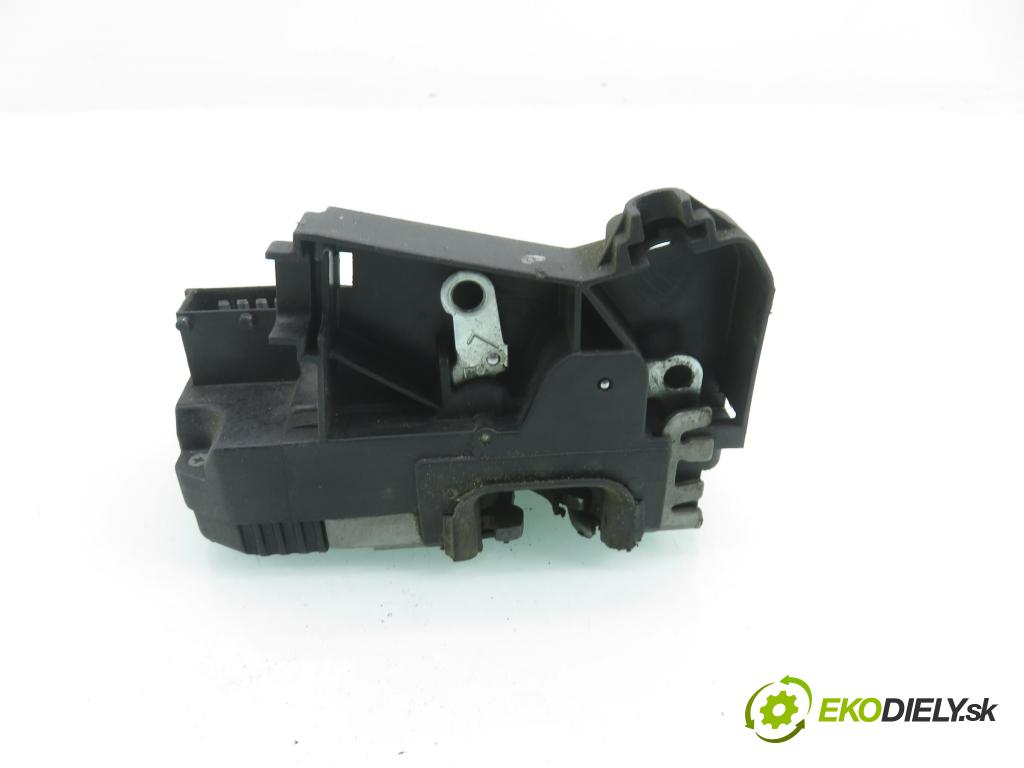 RENAULT TRAFIC II Autobus (JL) BUS 2002 74,00 1.9 dCI 100 (JL0C) - F9Q 760 1870,00 zámok dvierka 8200020187