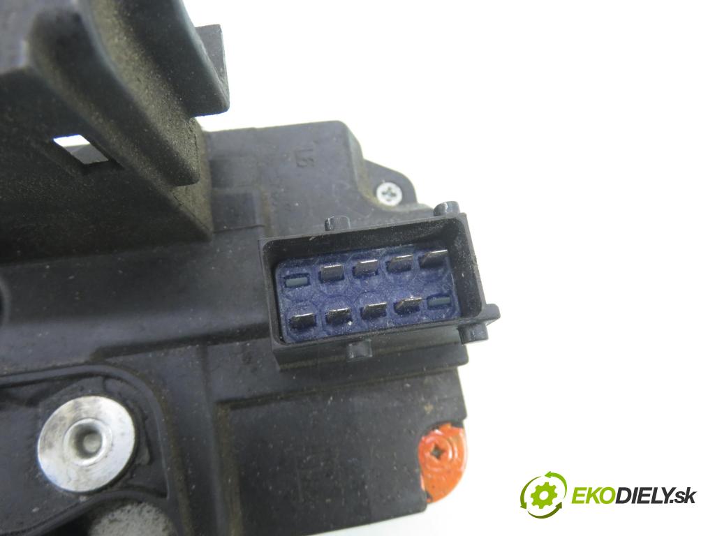 RENAULT TRAFIC II Autobus (JL) BUS 2002 74,00 1.9 dCI 100 (JL0C) - F9Q 760 1870,00 zámok dvierka 8200020187