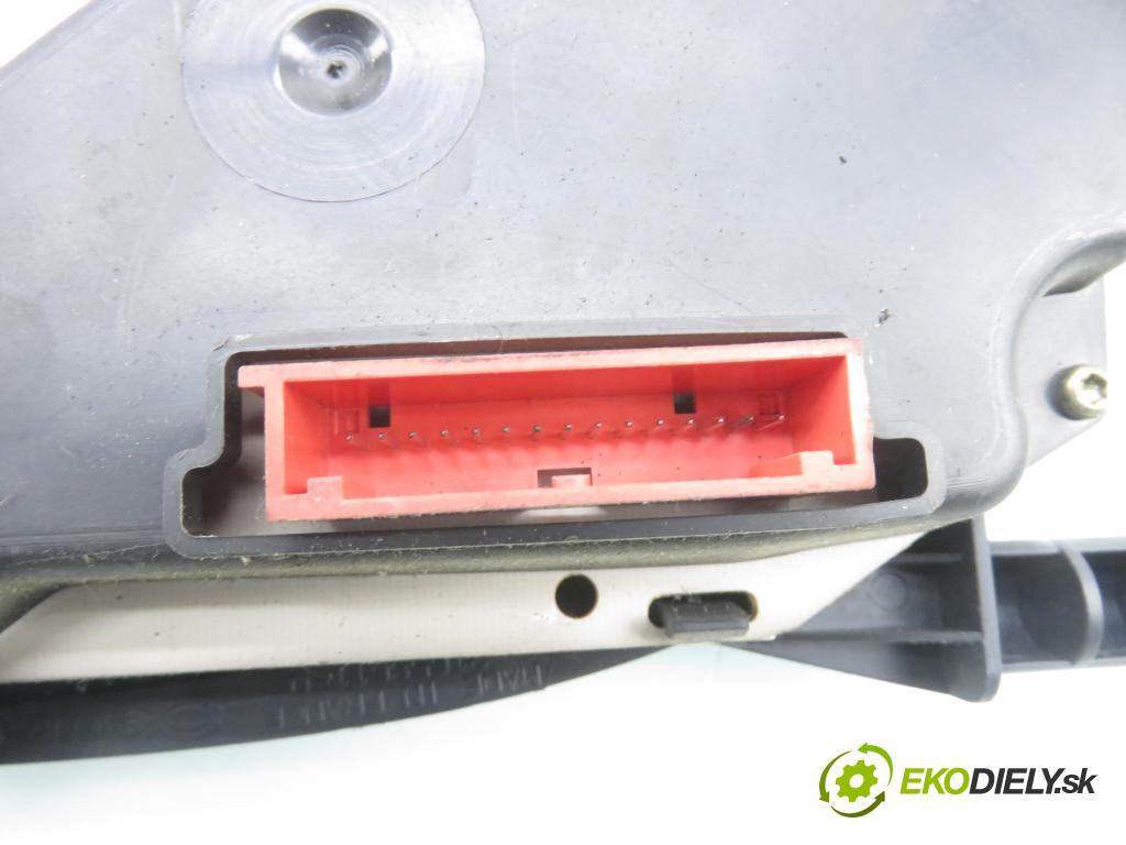 RENAULT TRAFIC II Autobus (JL) BUS 2002 74,00 1.9 dCI 100 (JL0C) - F9Q 760 1870,00 prístrojovka elektrický P8200006337A