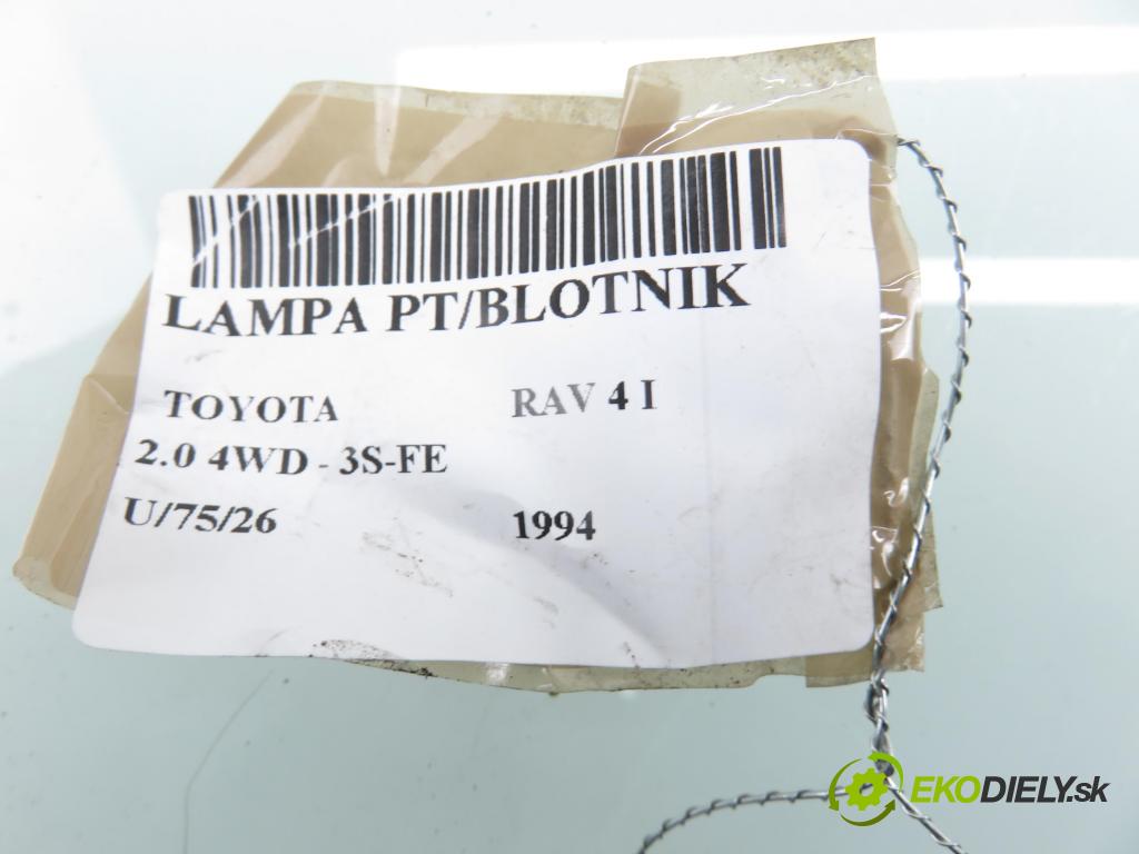 TOYOTA RAV 4 I (_A1_) SUV 1994 95,00 2.0 4WD - 3S-FE 1998,00 Svetlo pravé zadné