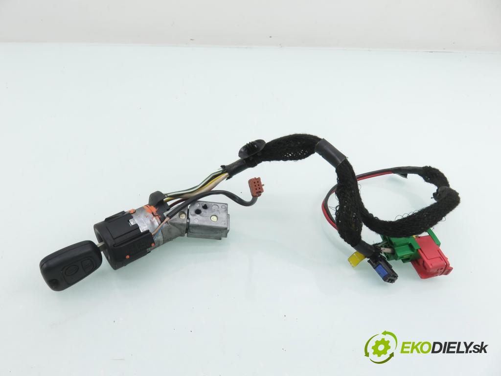 PEUGEOT 307 (3A/C) HB 2002 66,00 2.0 HDi 90 - RHY (DW10TD) 1997,00 spínačka 9648445180 (Spínací skříňka)