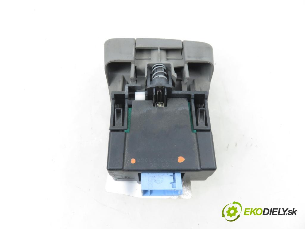 RENAULT SCENIC II (JM0/1_) MINIVAN 2006 96,00 1.9 dCi (JM15) - F9Q 804 1870,00 vypínač brzdy MANUÁLNY: 8200610146