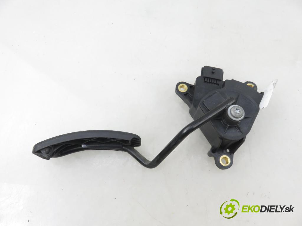 RENAULT SCENIC II (JM0/1_) MINIVAN 2006 96,00 1.9 dCi (JM15) - F9Q 804 1870,00 potenciometr plynového pedálu 8200159645B (Potenciometr plynového pedálu)