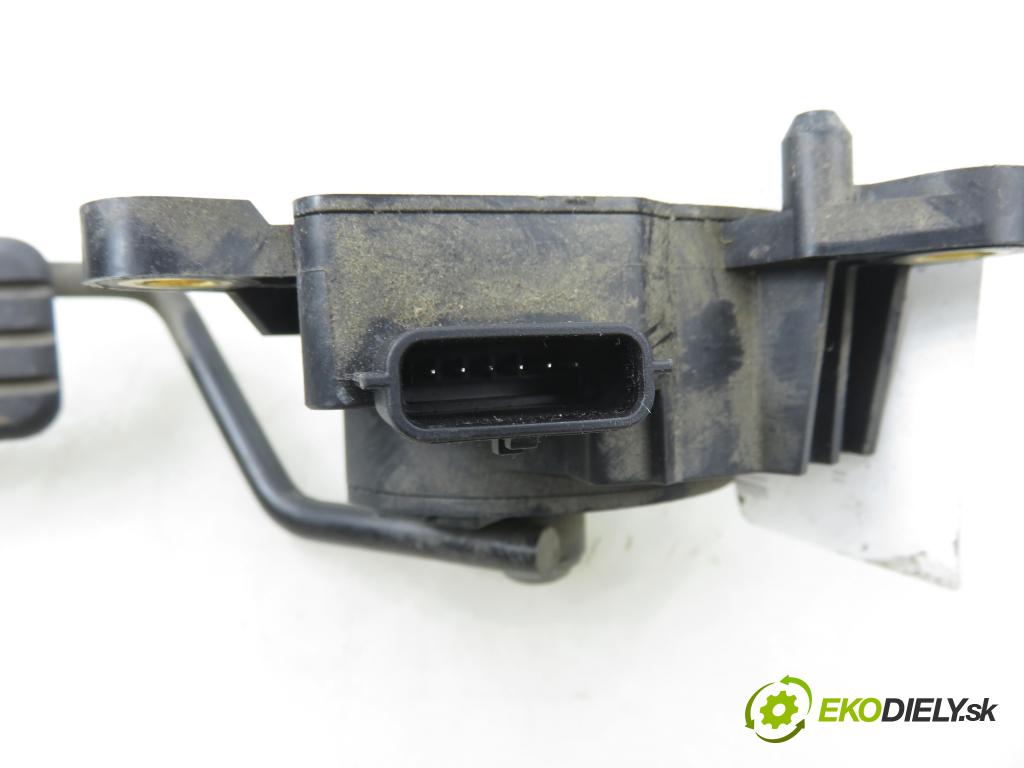 RENAULT SCENIC II (JM0/1_) MINIVAN 2006 96,00 1.9 dCi (JM15) - F9Q 804 1870,00 potenciometr plynového pedálu 8200159645B (Potenciometr plynového pedálu)