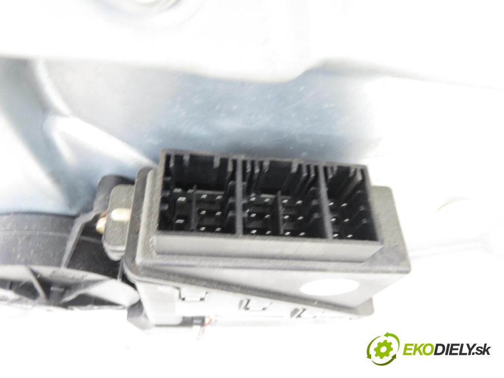 SKODA FABIA I (6Y2) HB 2001 44,00 1.4 - AZF 1397,00 Mechanizmus okien 6Q1959802 ; 400549F