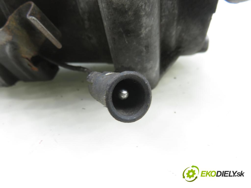 VOLVO V50 (MW) KOMBI 2005 103,00 2.4 - B 5244 S5 2435,00 KOMPRESOR: klimatizace  (Kompresor klimatizace)