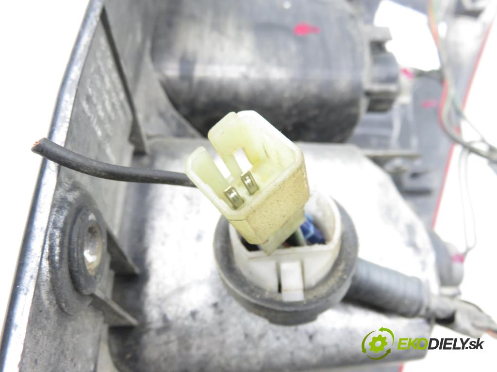 SUZUKI GRAND VITARA II (JT, TE, TD) SUV 2006 95,00 1.9 DDiS 129 4x4 - F9Q 264 1870,00 světlo levé zadní