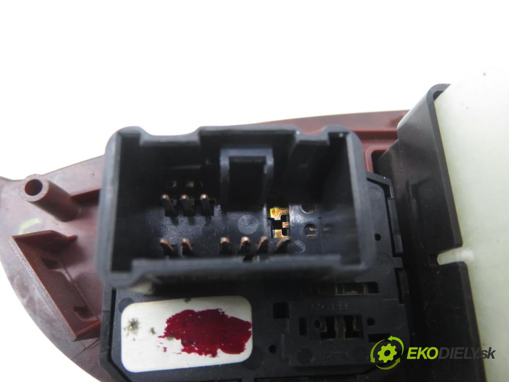 SUZUKI GRAND VITARA II (JT, TE, TD) SUV 2006 95,00 1.9 DDiS 129 4x4 - F9Q 264 1870,00 Panel ovládania okien 8372765J0