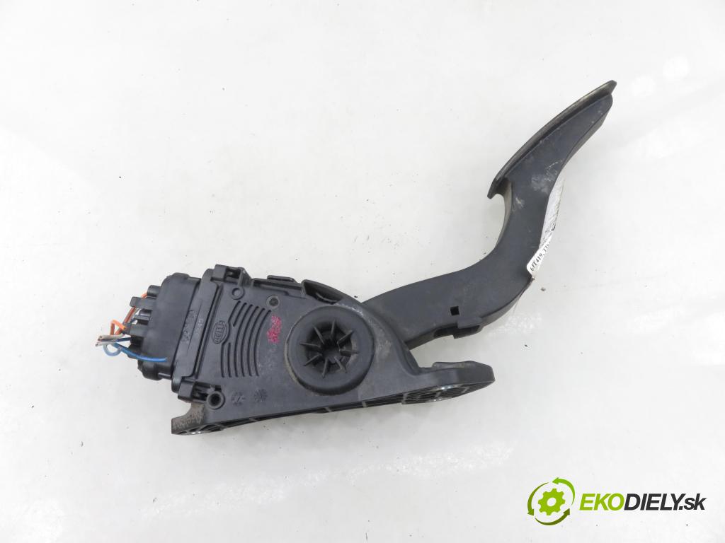 SUZUKI GRAND VITARA II (JT, TE, TD) SUV 2006 95,00 1.9 DDiS 129 4x4 - F9Q 264 1870,00 Potenciometer plynu I590065J00 ; 6PV00907400 (Potenciometer plynového pedálu)