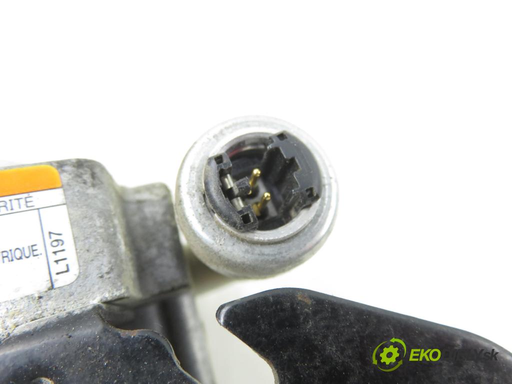 SUZUKI GRAND VITARA II (JT, TE, TD) SUV 2006 95,00 1.9 DDiS 129 4x4 - F9Q 264 1870,00 Držiak bezpečnostný LP