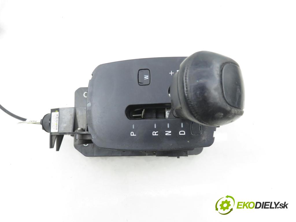 VOLVO V50 (MW) KOMBI 2005 103,00 2.4 - B 5244 S5 2435,00 ZVEDÁK: P30684287