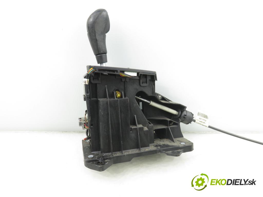 VOLVO V50 (MW) KOMBI 2005 103,00 2.4 - B 5244 S5 2435,00 ZVEDÁK: P30684287