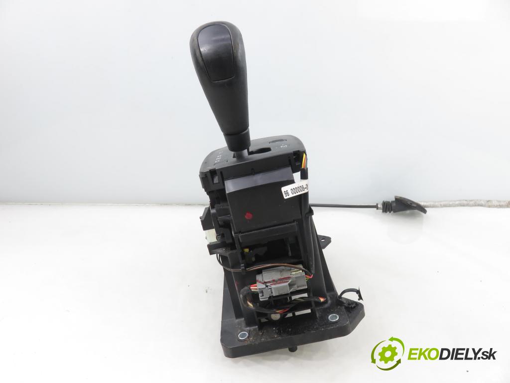 VOLVO V50 (MW) KOMBI 2005 103,00 2.4 - B 5244 S5 2435,00 ZVEDÁK: P30684287