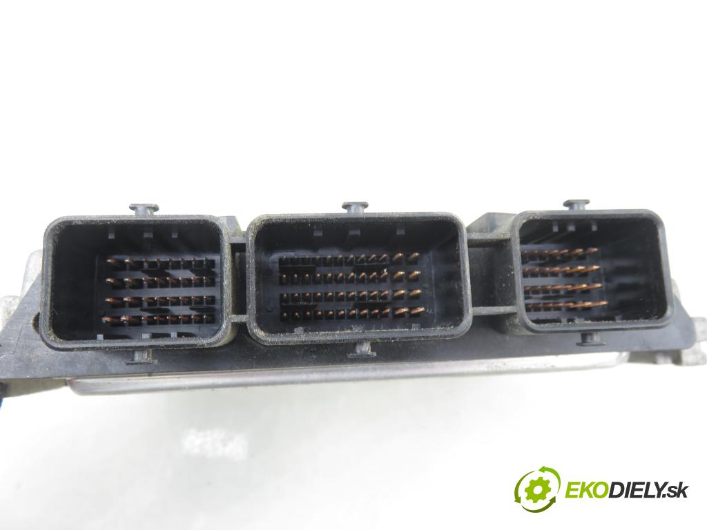 RENAULT SCENIC II (JM0/1_) MINIVAN 2006 96,00 1.9 dCi (JM15) - F9Q 804 1870,00 řídící jednotka motora 0281013366 ; 8200601334