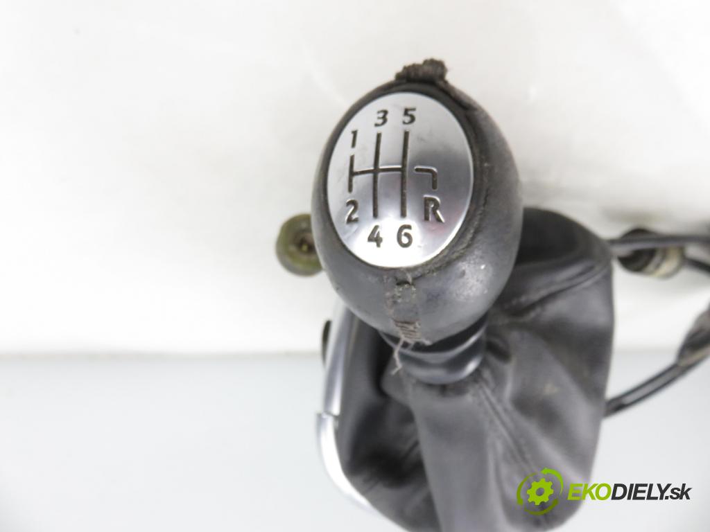 RENAULT SCENIC II (JM0/1_) MINIVAN 2006 96,00 1.9 dCi (JM15) - F9Q 804 1870,00 ZVEDÁK: 8200587252