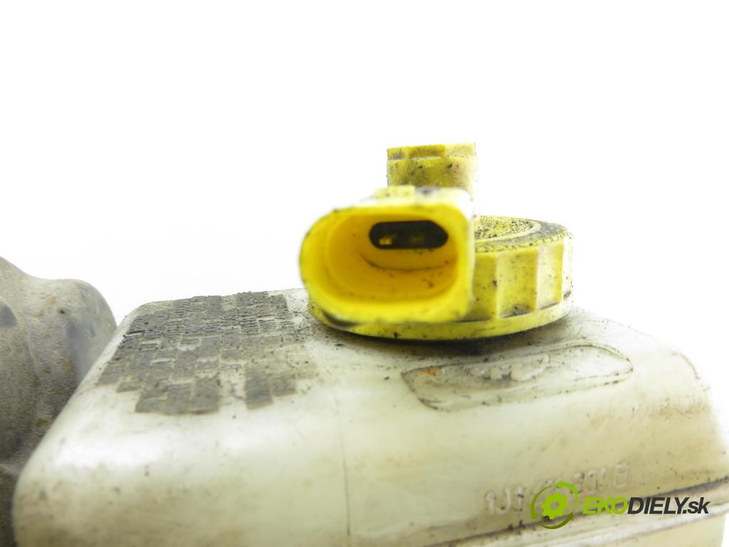 VW GOLF IV (1J1) HB 2002 66,00 1.9 TDI 90 - ALH 1896,00 posilovač 1J1614105Q ; 03786206034 (Servočerpadlo)